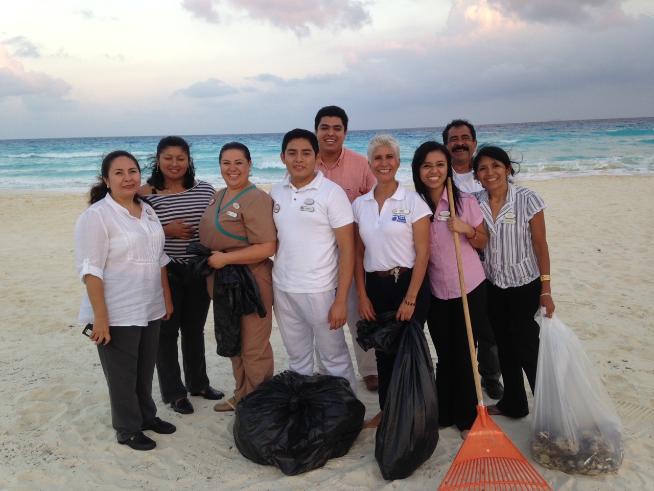 World Water Day Is Celebrated by Cleaning Beaches in the Mexican Caribbean